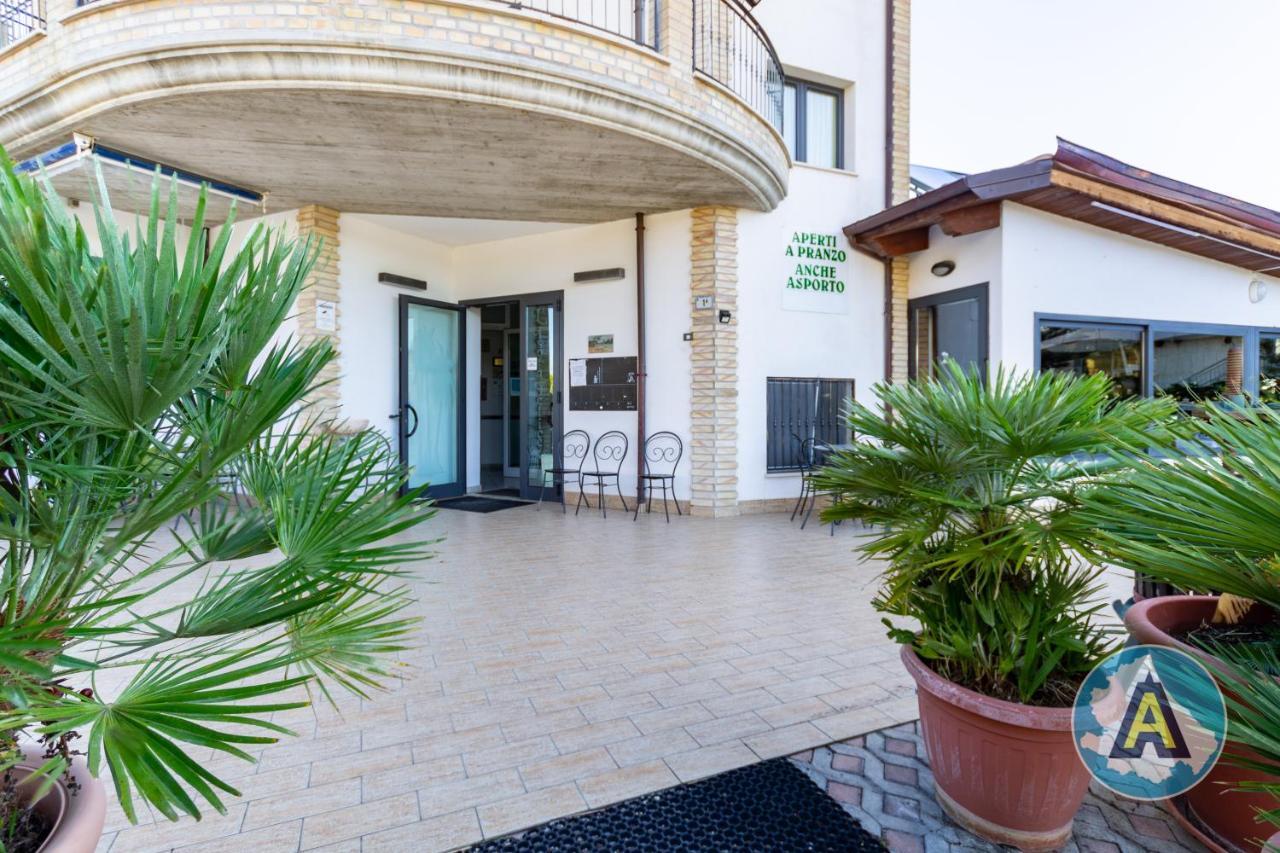 Isola Felice Hotel Silvi Paese Luaran gambar